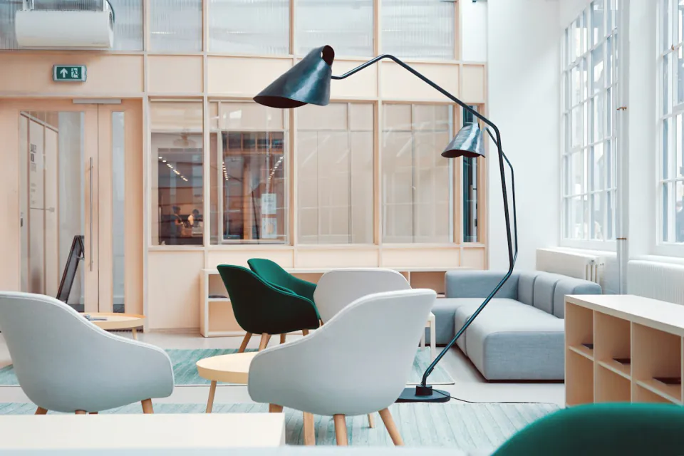 Helle Bürolounge, Beispielfoto